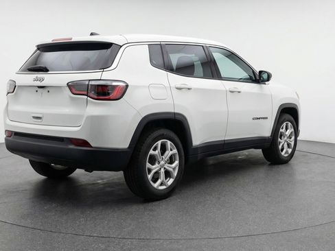 Used 2025 Jeep Compass Latitude image 9