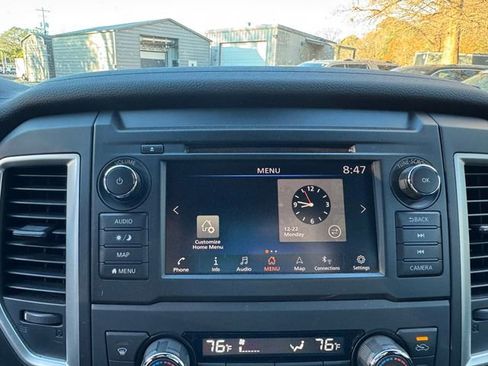 Used 2019 Nissan Titan SV w/ SV Convenience Package image 22