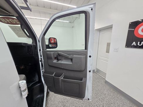 Used 2018 Chevrolet Express 2500 w/ Enhanced Convenience Package RWD image 27