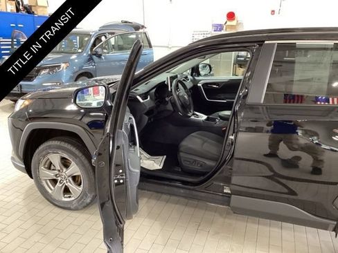 Used 2025 Toyota RAV4 XLE AWD/4WD image 10