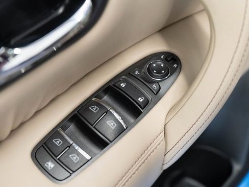 Used 2024 Nissan Armada Platinum w/ Captain's Chairs Package image 19