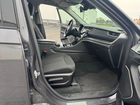 Used 2022 Jeep Grand Cherokee L Laredo w/ Luxury Tech Group I image 13