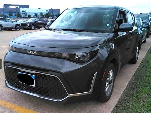 Used 2024 Kia Soul LX w/ Option Group 015 FWD image 3