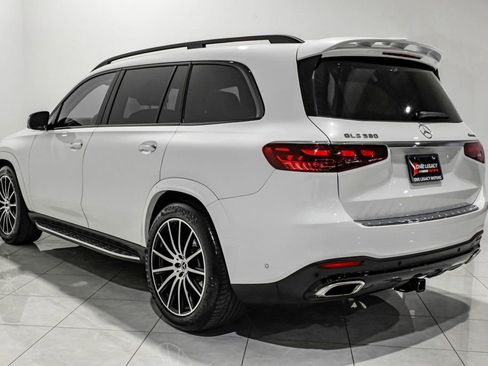 Used 2024 Mercedes-Benz GLS 580 4MATIC image 9