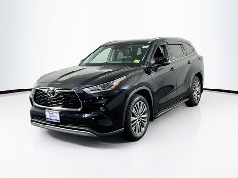 Used 2021 Toyota Highlander Platinum AWD/4WD image 1