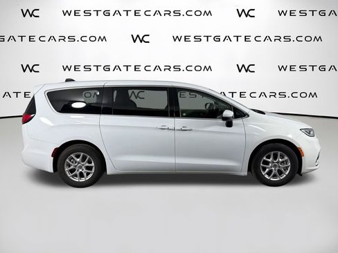 Used 2023 Chrysler Pacifica Touring-L FWD image 51