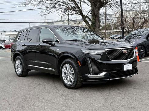 Used 2025 Cadillac XT6 Luxury image 9