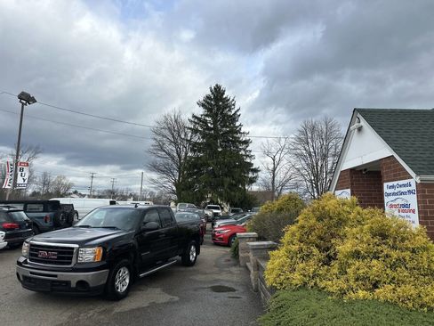 Used 2010 GMC Sierra 1500 SLE w/ Power Pack Plus image 1