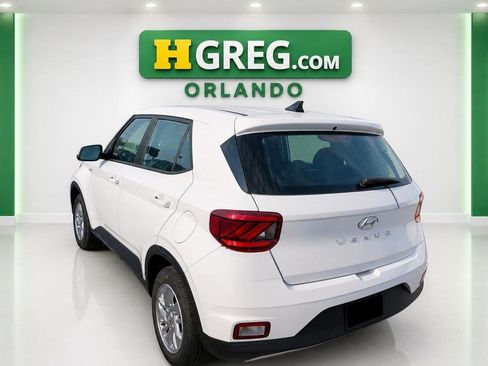 Used 2021 Hyundai Venue SE FWD image 2