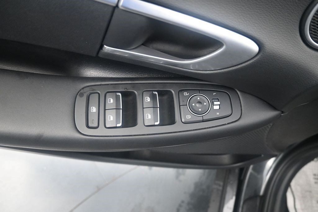 Used 2025 Hyundai Sonata SE FWD image 12