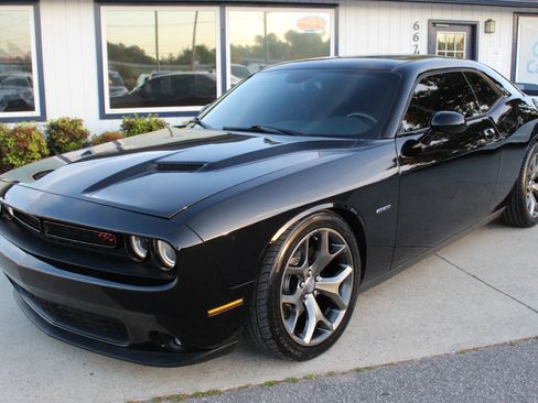 Used 2015 Dodge Challenger R/T Plus image 31