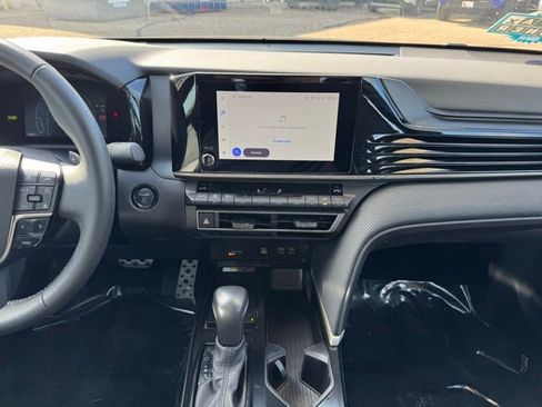 Used 2025 Toyota Camry SE w/ Convenience Package FWD image 2