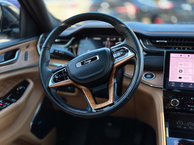 Used 2023 Jeep Grand Cherokee Summit AWD/4WD image 18