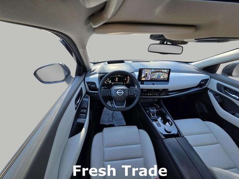 Used 2025 Nissan Rogue SL w/ Tech Package image 12