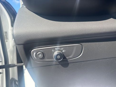 Used 2023 Buick Envision Essence image 32