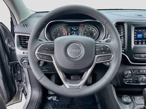Used 2021 Jeep Cherokee Latitude Lux w/ Sun & Sound Group AWD/4WD image 11