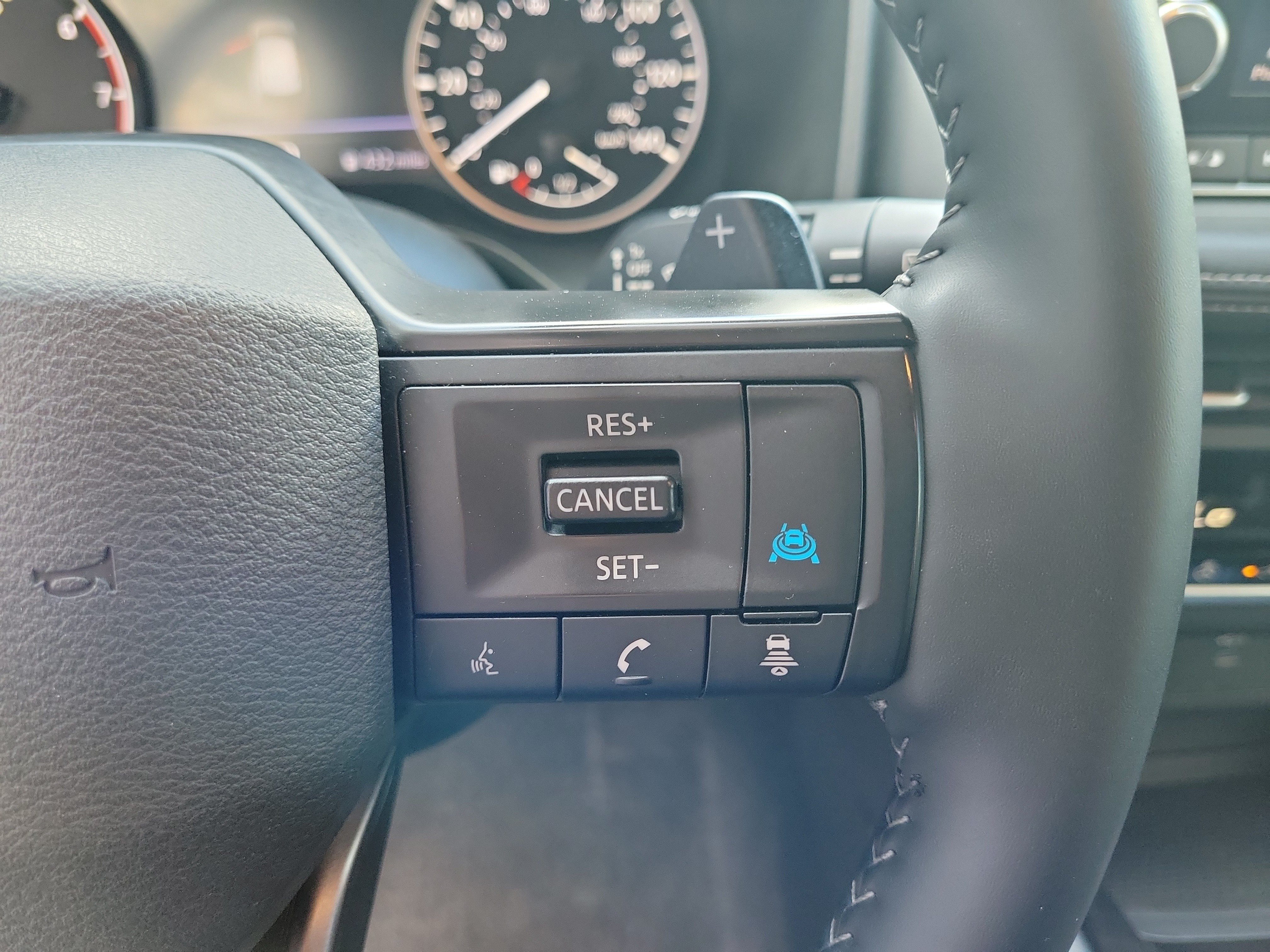 Certified 2025 Nissan Rogue SV w/ SV Premium Package FWD image 17