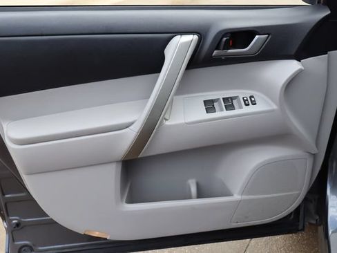 Used 2013 Toyota Highlander SE AWD/4WD image 21