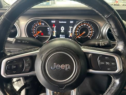 Used 2021 Jeep Gladiator Overland w/ Cold Weather Group AWD/4WD image 16