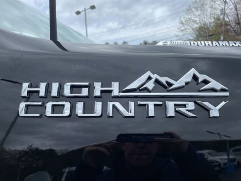 Used 2025 Chevrolet Silverado 2500 High Country w/ Technology Package AWD/4WD image 7