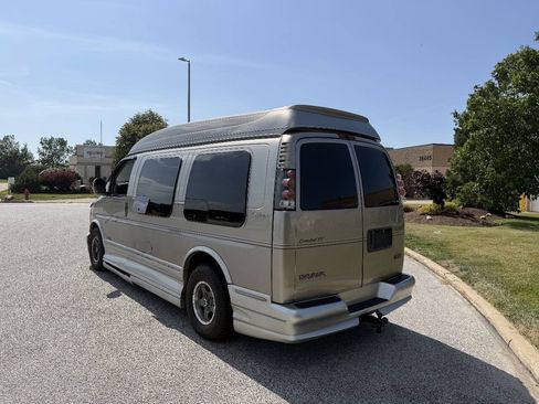 Used 2002 GMC Savana 1500 w/ SLE Marketing Option Pkg 3 RWD image 4