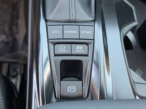 Used 2025 Toyota Camry SE w/ Convenience Package image 26