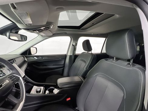 Used 2023 Jeep Grand Cherokee L Laredo image 20