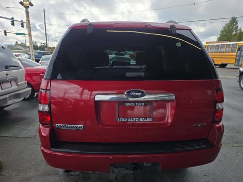 Used 2010 Ford Explorer XLT image 4