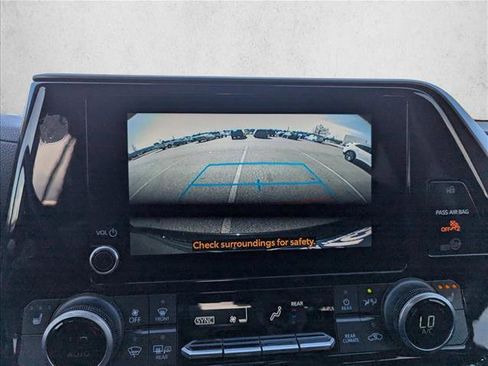 Used 2023 Toyota Highlander XLE image 17