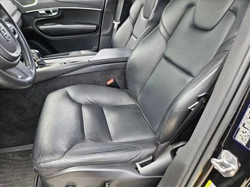 Used 2020 Volvo XC90 T5 Momentum w/ Protection Package Premier image 14