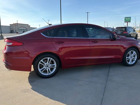 Used 2018 Ford Fusion SE w/ Fusion SE Technology Package FWD image 21