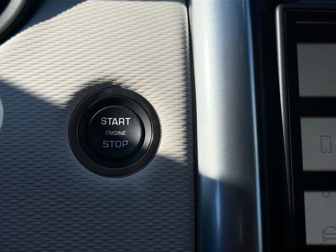 New 2025 Land Rover Discovery Dynamic SE image 37