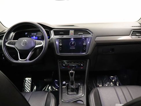 Used 2023 Volkswagen Tiguan SE w/ Panoramic Sunroof Package FWD image 13
