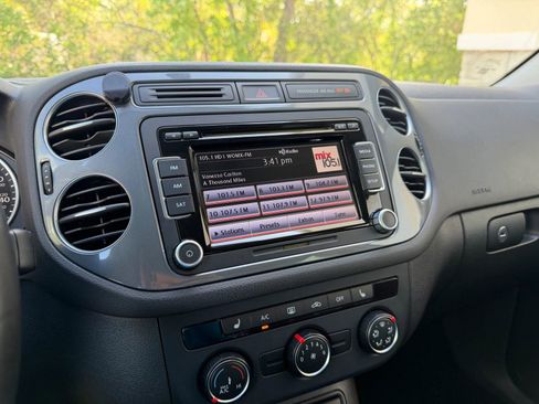 Used 2015 Volkswagen Tiguan SE FWD image 34
