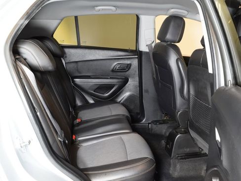 Used 2018 Chevrolet Trax LT w/ LT Convenience Package AWD/4WD image 29