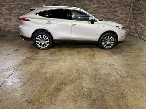 Used 2021 Toyota Venza XLE w/ Softex Package AWD/4WD image 10