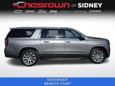 Used 2021 Chevrolet Suburban Premier w/ Premium Package AWD/4WD image 4