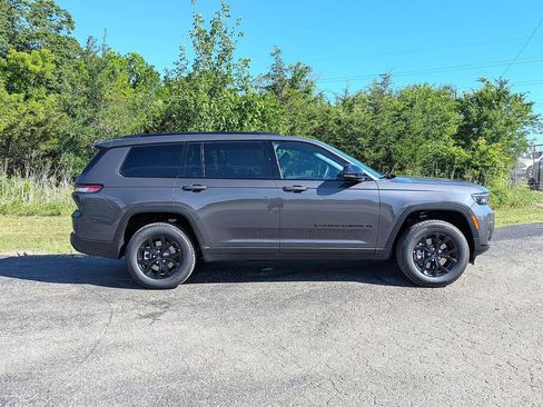 New 2025 Jeep Grand Cherokee L Altitude image 5