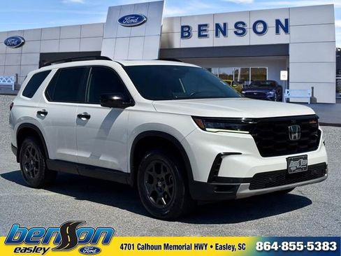 Used 2024 Honda Pilot TrailSport image 1