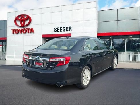 Used 2012 Toyota Camry XLE w/ Leather Pkg FWD image 3