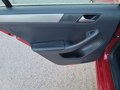 Used 2017 Volkswagen Jetta SE image 11