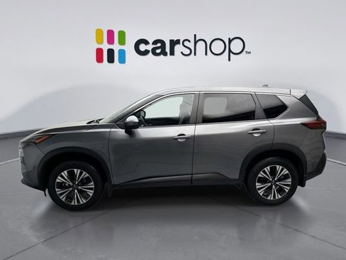 Used 2023 Nissan Rogue SV image 2