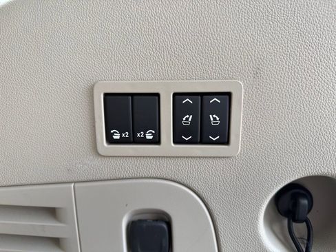 Used 2019 Cadillac Escalade Premium Luxury image 11