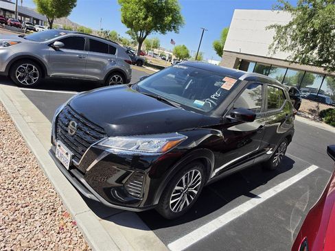 Used 2021 Nissan Kicks SV image 1