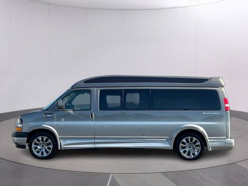 Used 2022 Chevrolet Express 2500 Extended w/ Enhanced Convenience Package RWD image 2