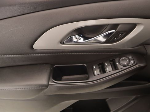 Used 2023 Chevrolet Traverse LT image 15