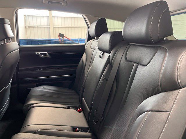 Used 2025 Genesis GV80 2.5T Standard AWD/4WD image 19