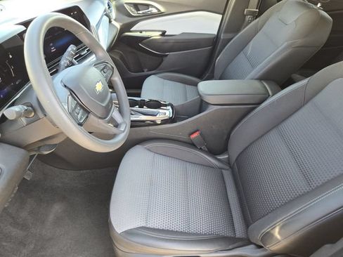 Used 2025 Chevrolet Trax LT FWD image 14