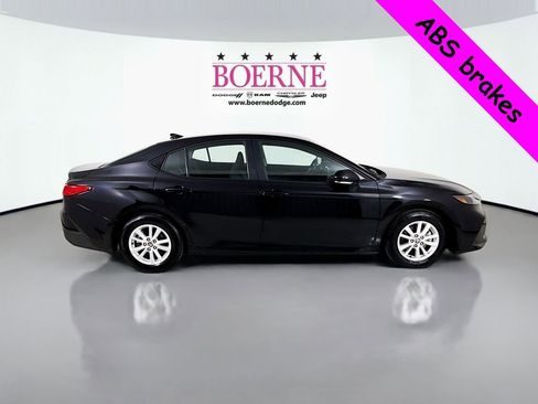Used 2025 Toyota Camry LE image 8