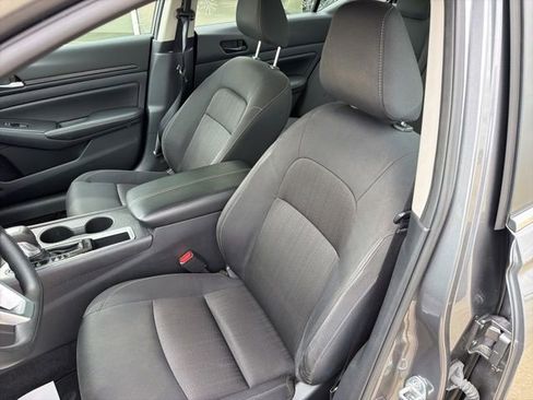 Used 2025 Nissan Altima 2.5 SV FWD image 9